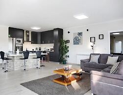 Spacious Villa in Salir de Mato With Private Pool, Terrace