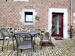 Pleasing Holiday Home in Richelle With Garden, Terrace, BBQ