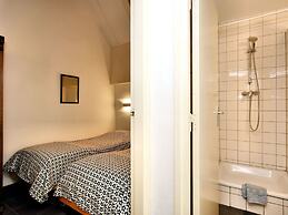 Pleasing Holiday Home in Richelle With Garden, Terrace, BBQ