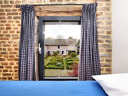 Pleasing Holiday Home in Richelle With Garden, Terrace, BBQ