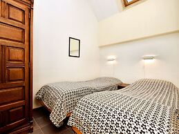 Pleasing Holiday Home in Richelle With Garden, Terrace, BBQ