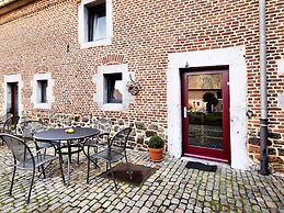 Pleasing Holiday Home in Richelle With Garden, Terrace, BBQ