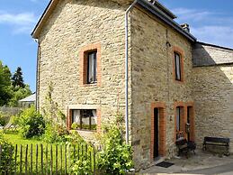 Vintage Cottage With Shared Garden in Paliseul