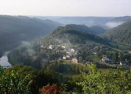 Cottage in Paliseul With Garden