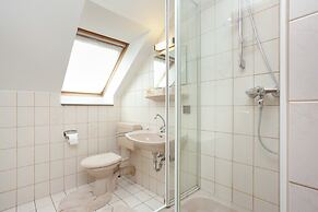 Flat in Polle Near the Forest