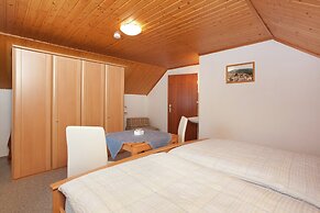 Flat in Polle Near the Forest