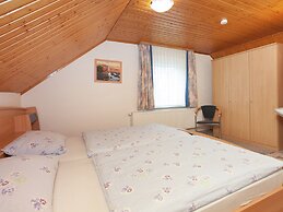Flat in Polle Near the Forest