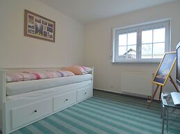 Beautiful Holdiday Home in Ulmen Near the Lake
