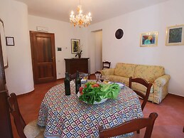 Stunning Farmhouse with Swimming Pool & Hot Tub in Umbria