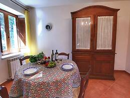 Stunning Farmhouse with Swimming Pool & Hot Tub in Umbria