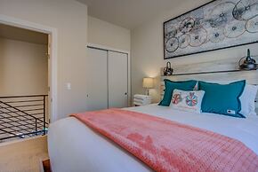 Downtown Skyline Rooftop Patio Modern Townhome