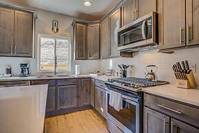 Downtown Skyline Rooftop Patio Modern Townhome