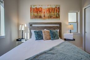 Downtown Skyline Rooftop Patio Modern Townhome