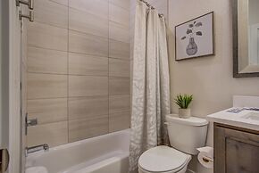 Downtown Skyline Rooftop Patio Modern Townhome