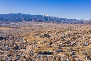Downtown Skyline Rooftop Patio Modern Townhome