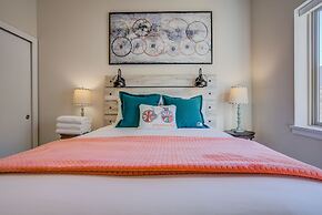 Downtown Skyline Rooftop Patio Modern Townhome