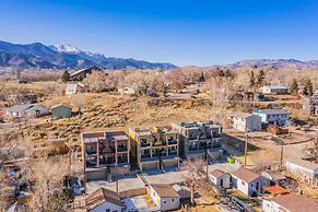 Downtown Skyline Rooftop Patio Modern Townhome