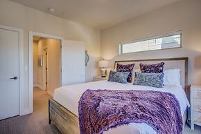 Downtown Skyline Rooftop Patio Modern Townhome