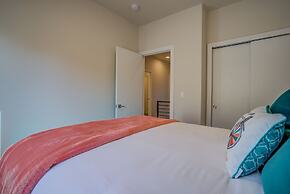 Downtown Skyline Rooftop Patio Modern Townhome