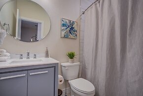 Downtown Skyline Rooftop Patio Modern Townhome