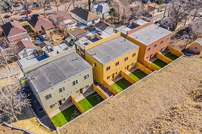 Downtown Skyline Rooftop Patio Modern Townhome