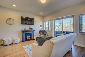 Downtown Skyline Rooftop Patio Modern Townhome