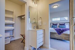 Downtown Skyline Rooftop Patio Modern Townhome