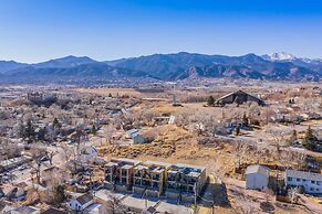 Downtown Skyline Rooftop Patio Modern Townhome