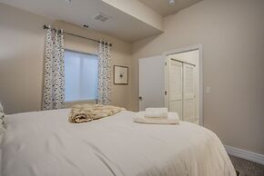 Downtown Skyline Rooftop Patio Modern Townhome