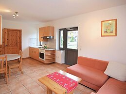 Apartment With Private Terrace in Huddinge