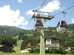 Spacious Apartment in Uderns near Ski Area