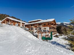 Unique & Exclusively Furnished Chalet near Ski Lift