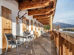 Unique & Exclusively Furnished Chalet near Ski Lift