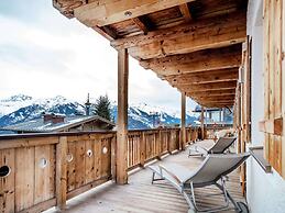 Unique & Exclusively Furnished Chalet near Ski Lift