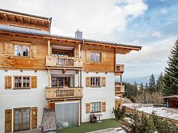 Unique & Exclusively Furnished Chalet near Ski Lift