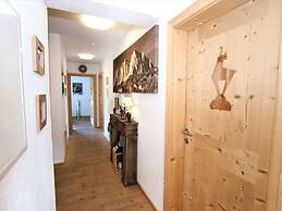 Unique & Exclusively Furnished Chalet near Ski Lift