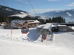 Unique & Exclusively Furnished Chalet near Ski Lift