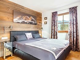 Unique & Exclusively Furnished Chalet near Ski Lift