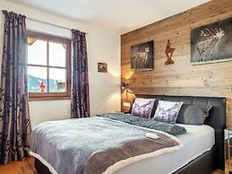 Unique & Exclusively Furnished Chalet near Ski Lift