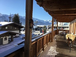 Unique & Exclusively Furnished Chalet near Ski Lift