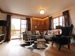 Unique & Exclusively Furnished Chalet near Ski Lift