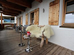 Unique & Exclusively Furnished Chalet near Ski Lift