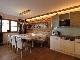 Unique & Exclusively Furnished Chalet near Ski Lift