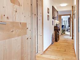 Unique & Exclusively Furnished Chalet near Ski Lift