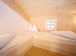 Lavish Wooded Chalet with Sauna & Hot Tub in Hohentauern