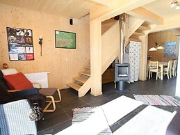 Lavish Wooded Chalet with Sauna & Hot Tub in Hohentauern