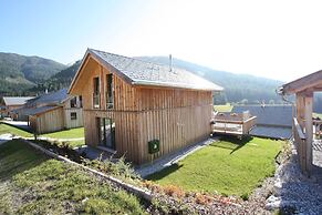 Lavish Wooded Chalet with Sauna & Hot Tub in Hohentauern