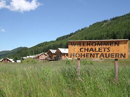 Lavish Wooded Chalet with Sauna & Hot Tub in Hohentauern