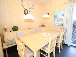 Lavish Wooded Chalet with Sauna & Hot Tub in Hohentauern