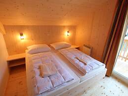 Lavish Wooded Chalet with Sauna & Hot Tub in Hohentauern